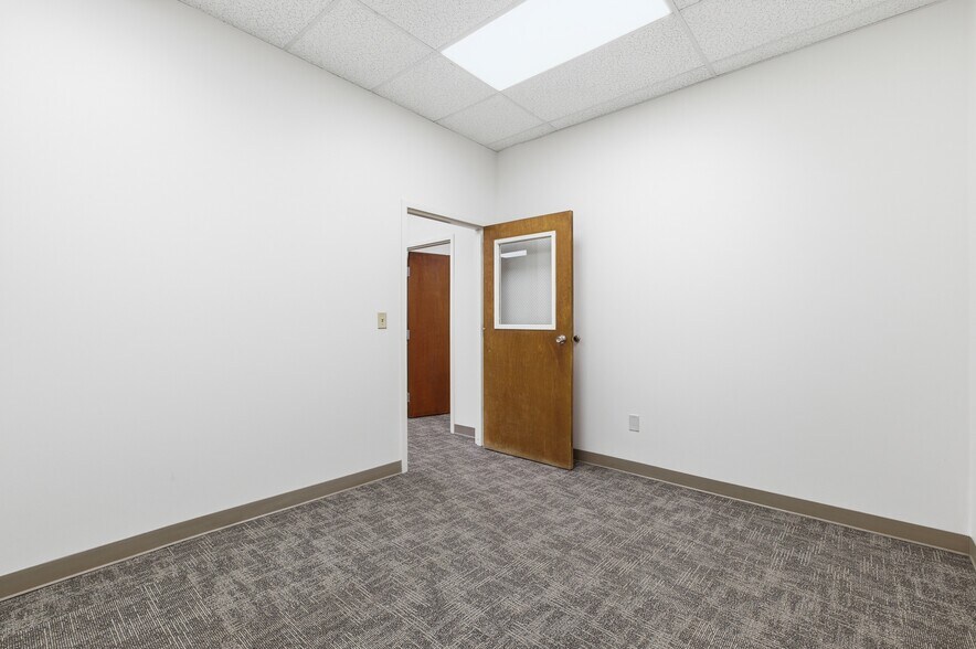 More Photos Of 104-176 Cude Ln, Madison Medical For Lease