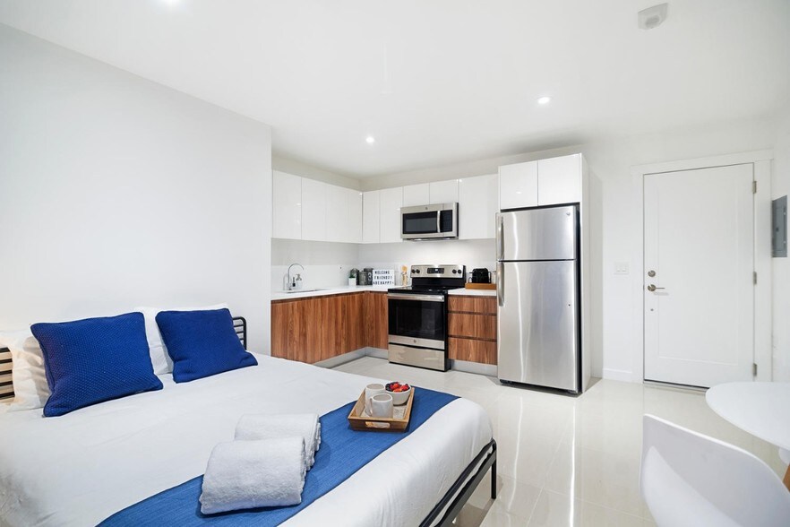 More Photos Of 924 Marseille Dr, Miami Beach Apartments For Sale