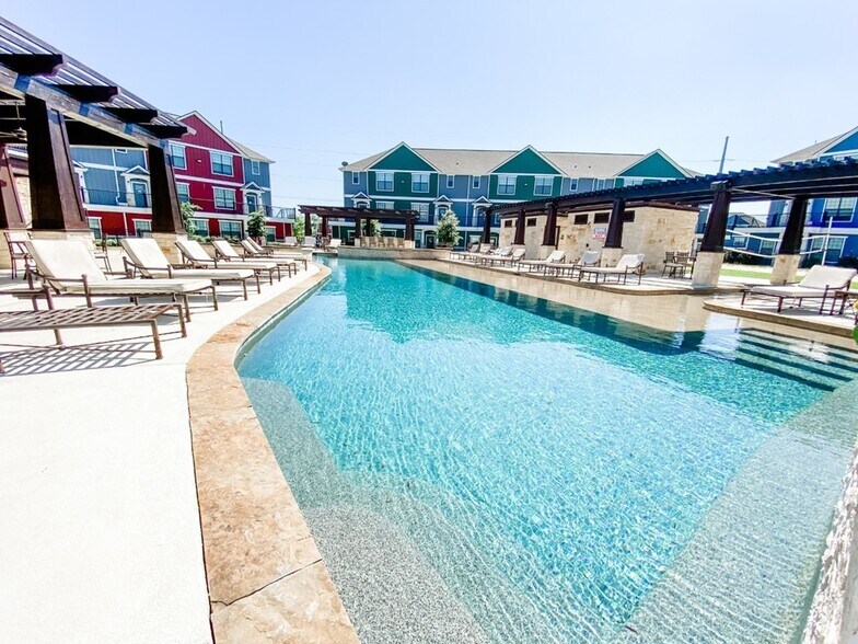 More Photos Of 2888 Nash St, Bryan Apartments For Sale