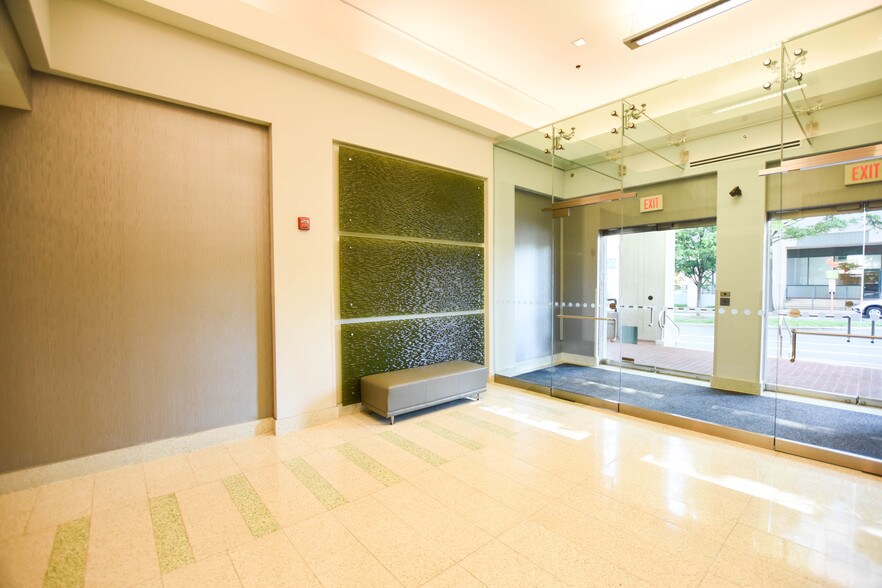 More Photos Of 2700 S Quincy St, Arlington Office For Lease