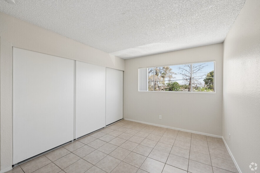 More Photos Of 5800 Bromley Ave, Las Vegas Apartments For Sale