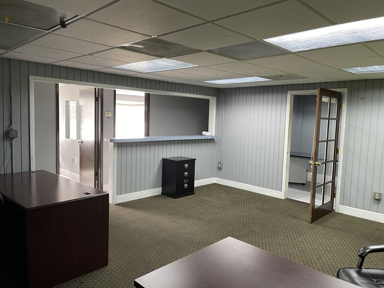 More Photos Of 5731 SW 23rd St, West Park Auto Repair For Lease