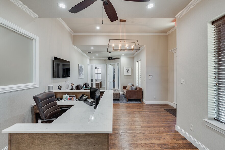 More Photos Of 5748 Boat Club Rd, Fort Worth Office For Sale