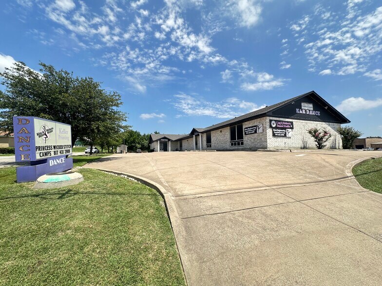 More Photos Of 1337 S Main St, Keller Freestanding For Sale