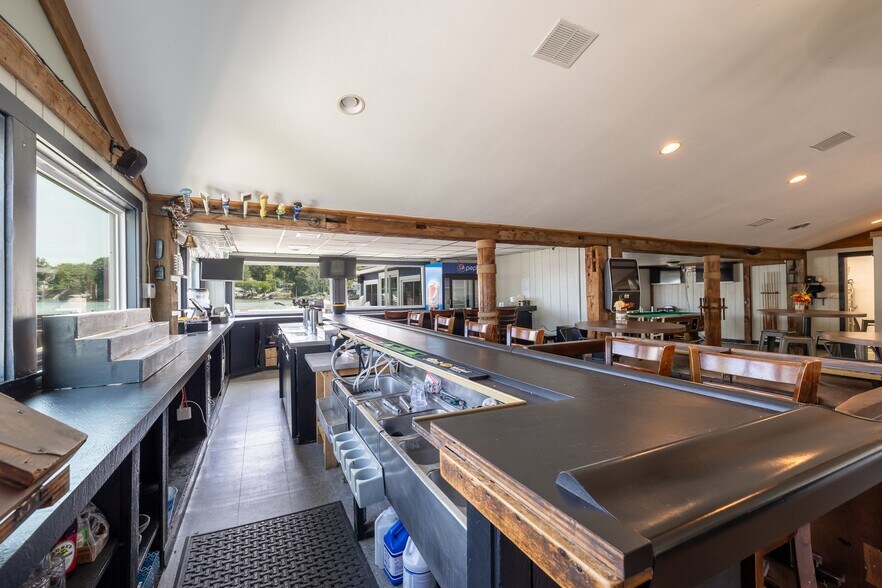 More Photos Of 8106 W Port Bay Rd, Wolcott Marina For Sale