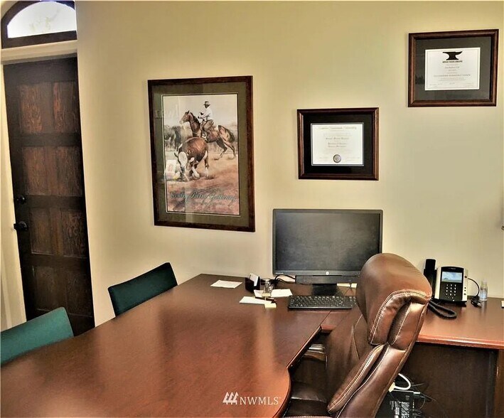 More Photos Of 214 Pine St, Okanogan Office For Sale