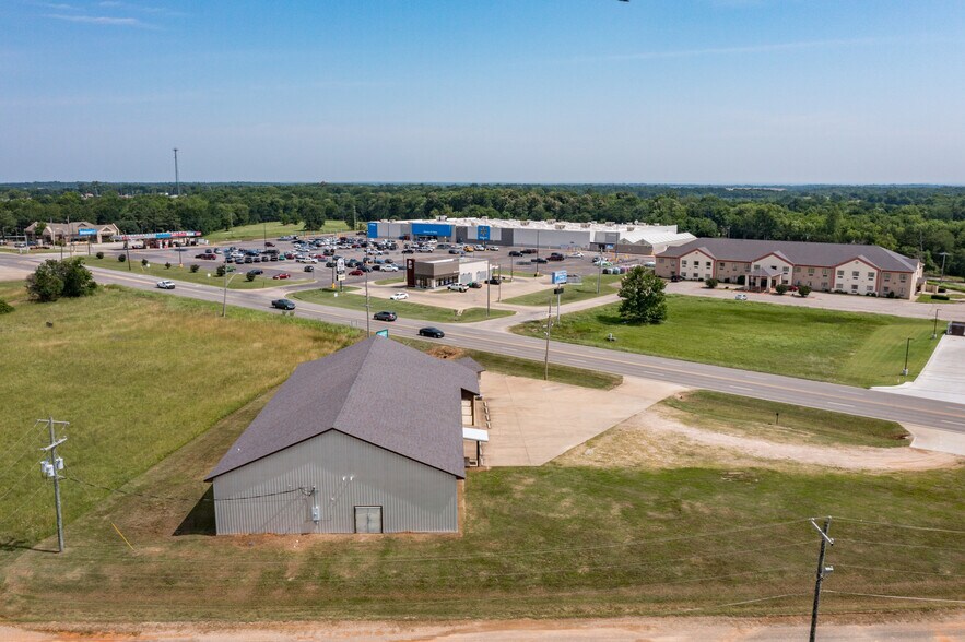 More Photos Of 1910 E Jackson St, Hugo Freestanding For Sale