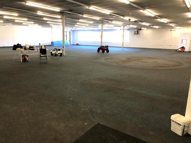 More Photos Of 610 N Greece Rd, Rochester Unknown For Lease