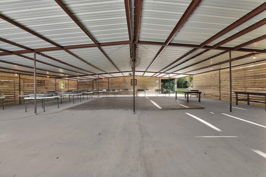 More Photos Of 16326 Bear Bayou Dr, Channelview Flex For Sale