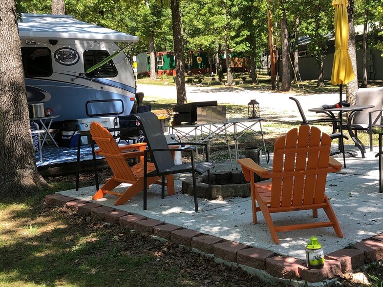 More Photos Of 4171 E US Highway 54, Linn Creek Trailer Camper Park For Sale