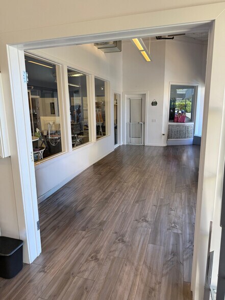 More Photos Of 33 Commercial Blvd, Novato Warehouse For Sale