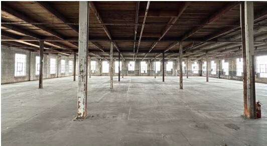 More Photos Of 265 E Broadway St, Three Rivers Warehouse For Lease
