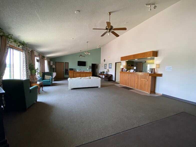 More Photos Of 821 Highway 75 N, Breckenridge Hotel For Sale