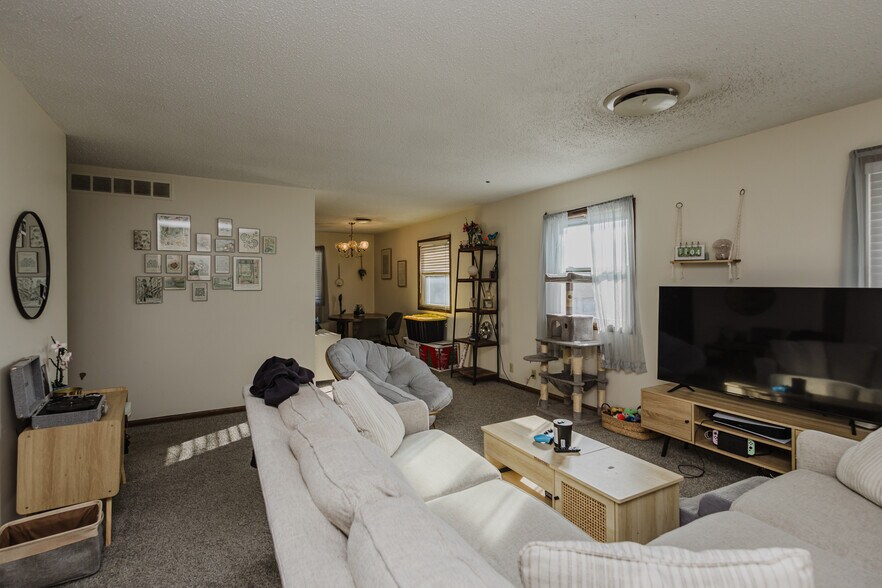 More Photos Of 3102 Sierra Pky, Hutchinson Apartments For Sale