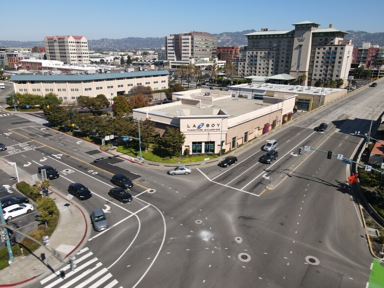 Primary Photo Of 5800 Christie Ave, Emeryville Freestanding For Lease