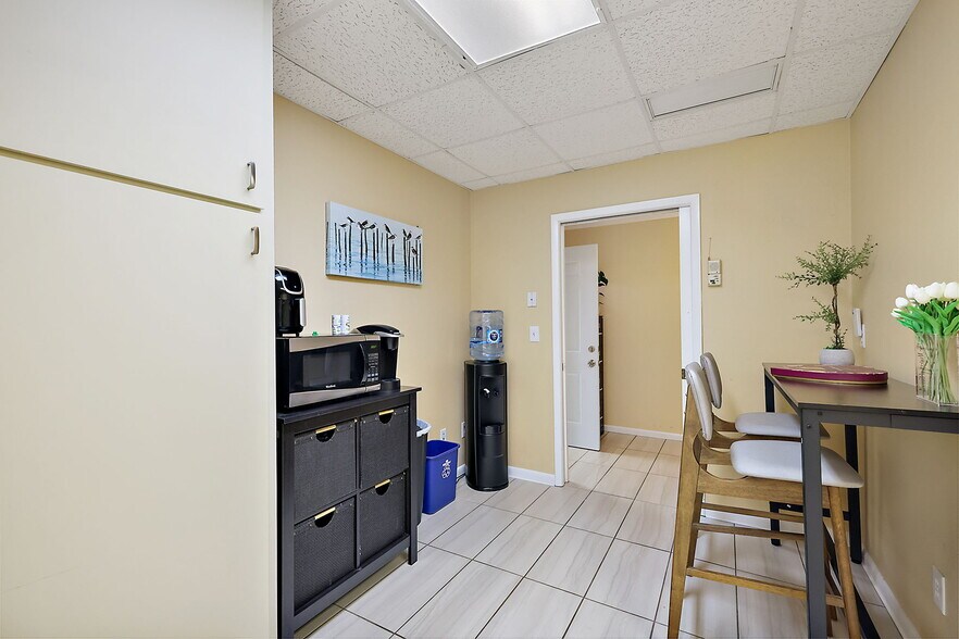 More Photos Of 609 W Montrose St, Clermont Office For Sale