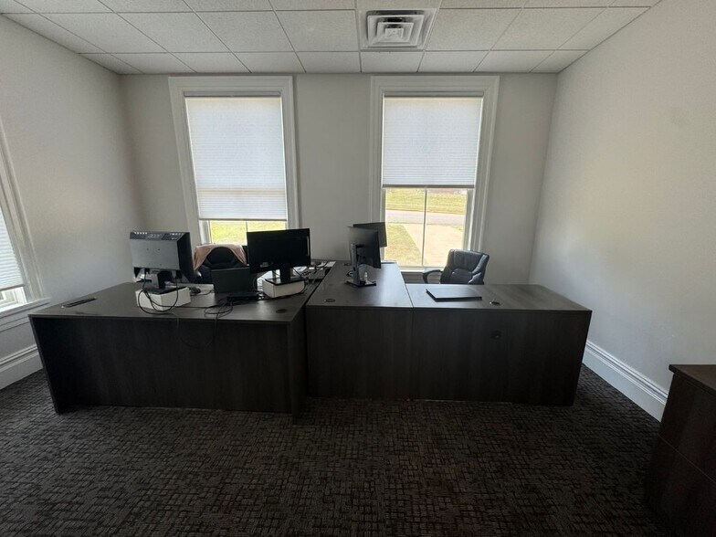 More Photos Of 886 Columbia St, Hudson Medical For Lease