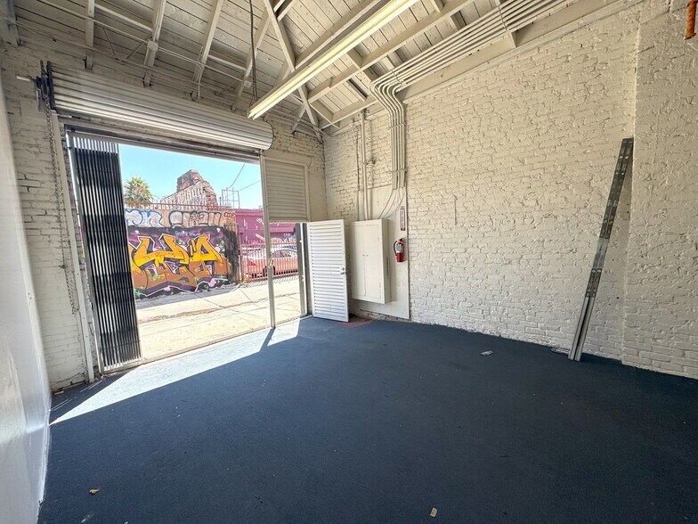 Primary Photo Of 1326 S Main St, Los Angeles Storefront Retail Office For Lease