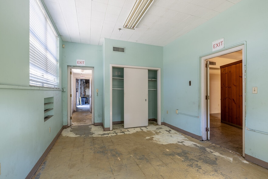 More Photos Of 2127 Hubbard St, Jacksonville Manufacturing For Sale