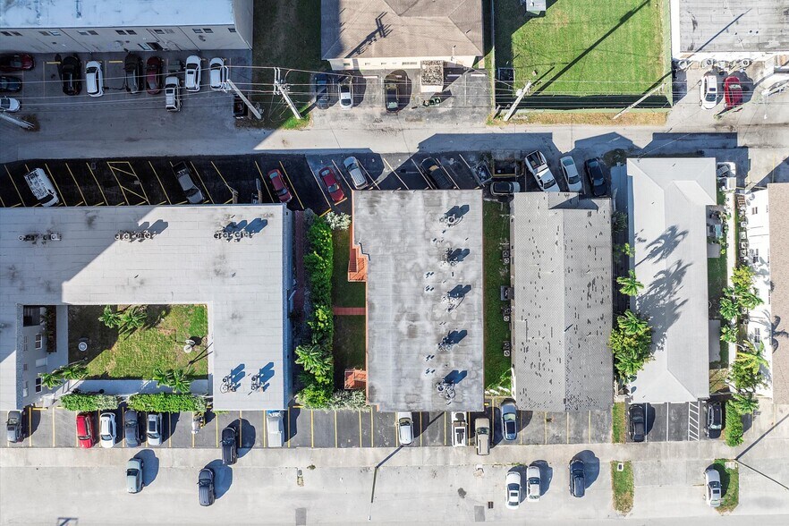More Photos Of 701 NE 8th St, Hallandale Beach Apartments For Sale