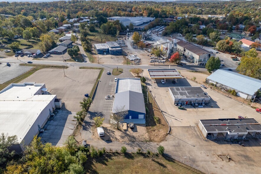 More Photos Of 516-522 Benham St, Bonne Terre Office For Lease