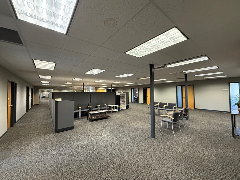 More Photos Of 2720 1st Ave NE, Cedar Rapids Office For Lease