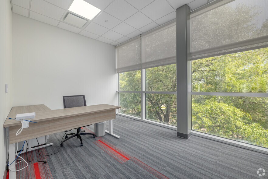 More Photos Of 11601 Research Cir, Alachua Office For Sale