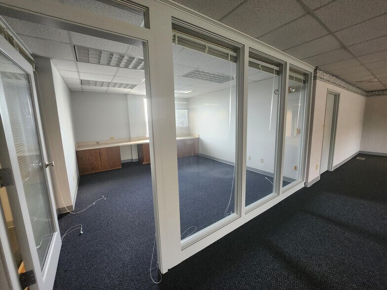 More Photos Of 2600 Zion Rd, Henderson Office For Sale