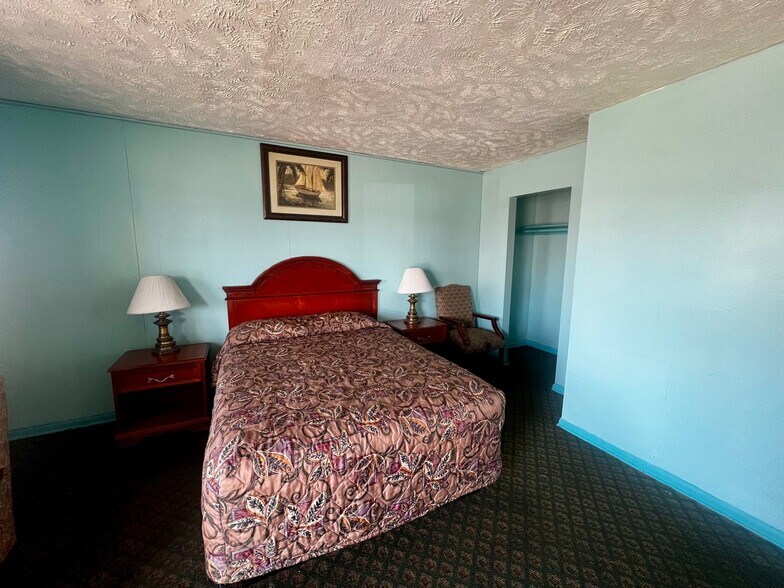 More Photos Of 1717 Cornhusker Hwy, Lincoln Hotel For Sale