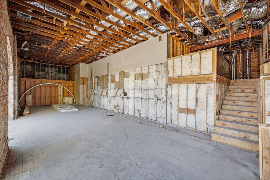 More Photos Of 1623-1633 19th St, Bakersfield Freestanding For Lease