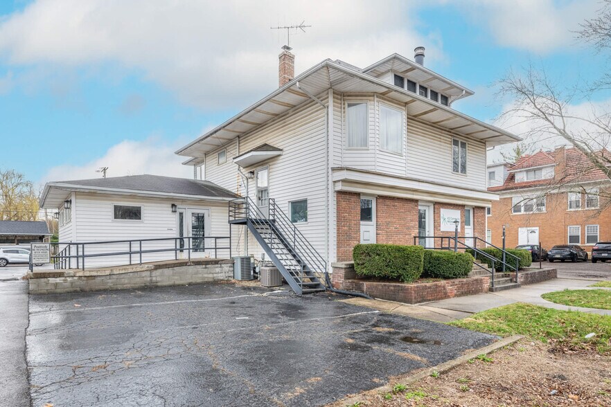 More Photos Of 227 E Cecil St, Springfield Restaurant For Sale