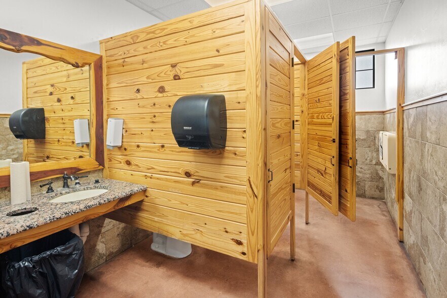 More Photos Of 2411 N US Highway 281, Marble Falls Restaurant For Sale