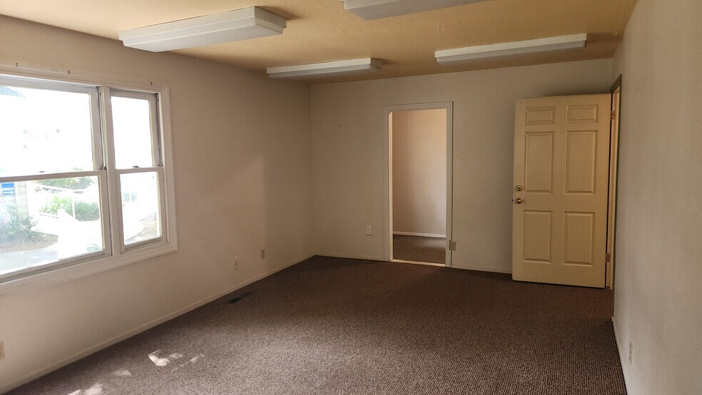 More Photos Of 4 Williamsburg Ln, Chico Office For Sale