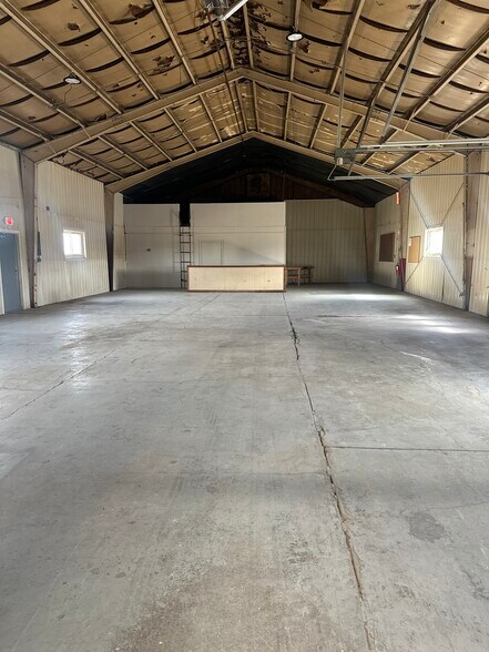 More Photos Of 1915 Beechcraft Rd, Salina Warehouse For Lease