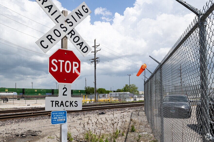 More Photos Of 7110-7140 N Broadway, Saint Louis Warehouse For Lease