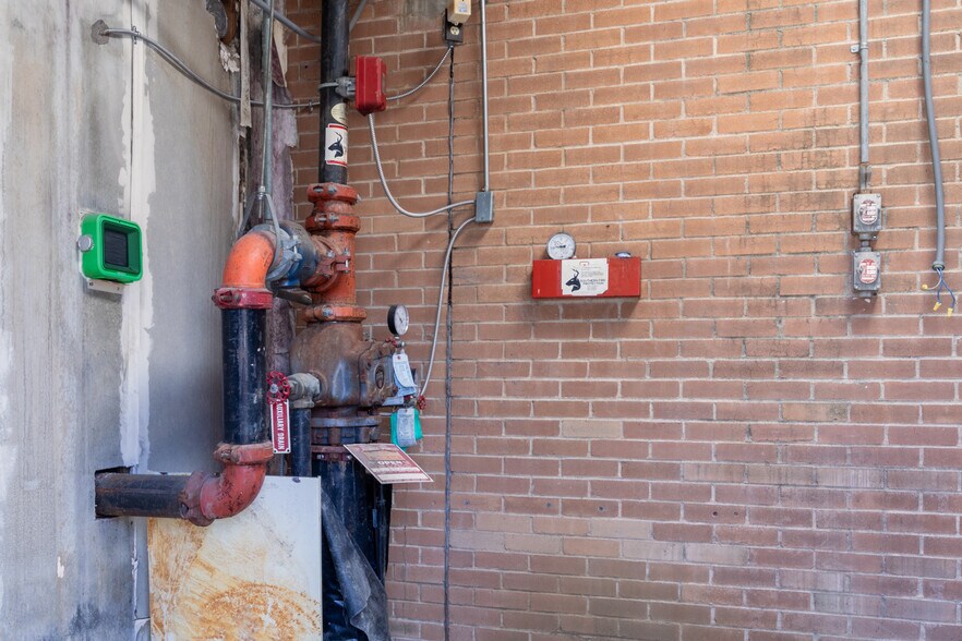 More Photos Of 609 112th St, Arlington Manufacturing For Lease