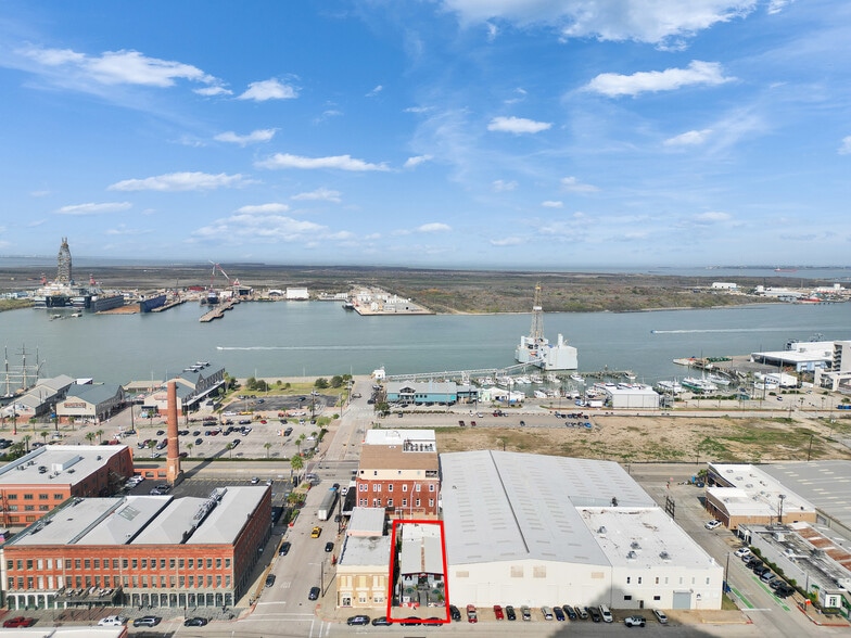 More Photos Of 1922 Strand St, Galveston Freestanding For Lease