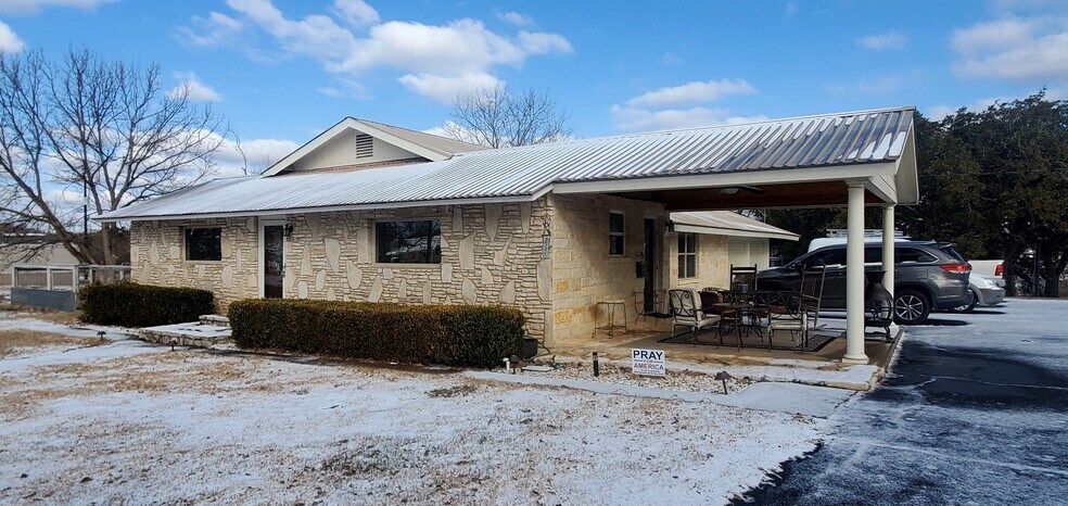 More Photos Of 702 E Schubert St, Fredericksburg Specialty For Sale