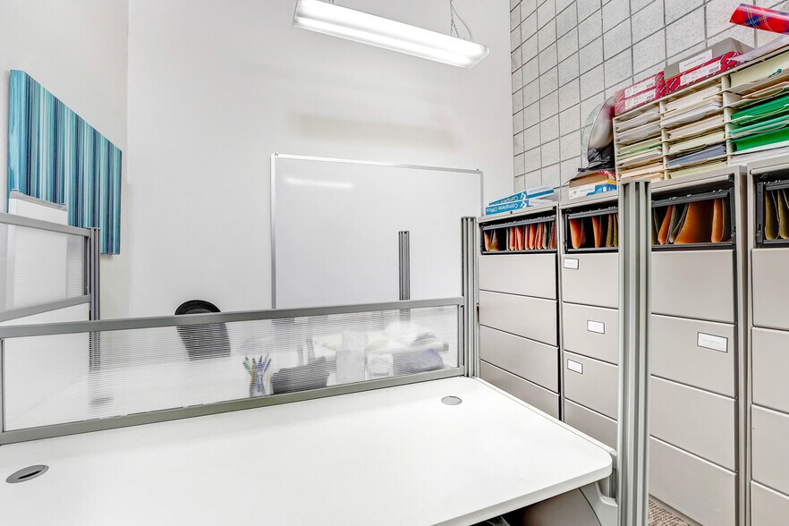 More Photos Of 2812-2820 Santa Monica Blvd, Santa Monica Loft Creative Space For Lease