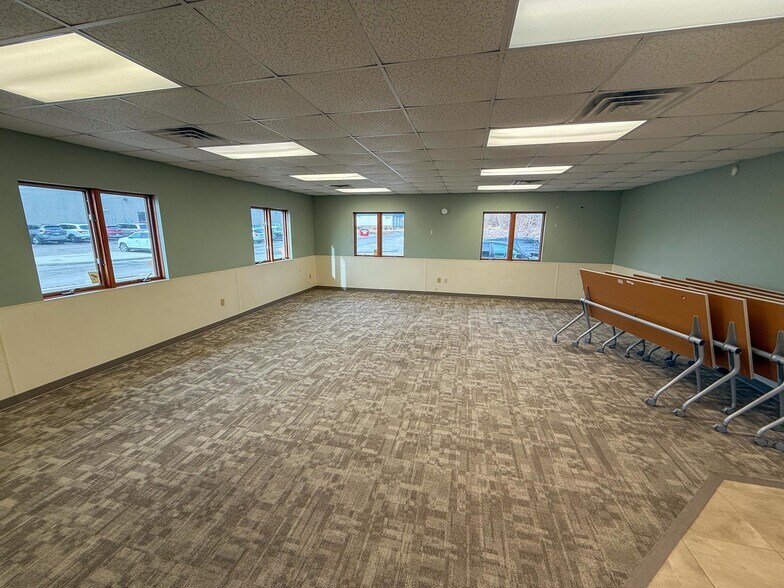 More Photos Of 3139 41st St NW, Rochester Office For Sale