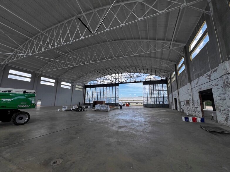 More Photos Of 8100 Airbus Military Dr, Mobile Airplane Hangar For Lease