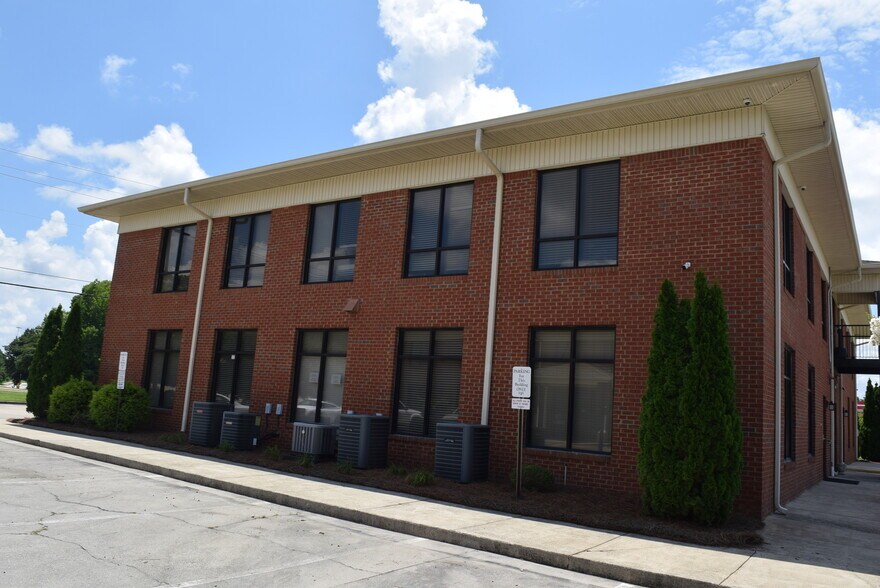 More Photos Of 8385 Cherokee Blvd, Douglasville Medical For Sale