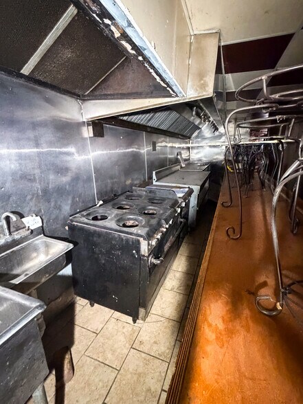 More Photos Of 3935 S Kedzie Ave, Chicago Storefront Retail Residential For Sale