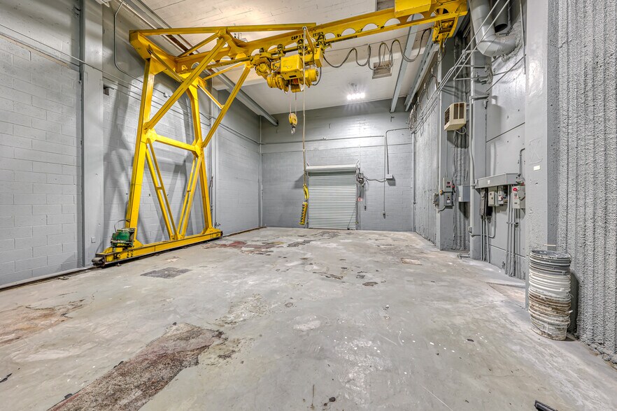 More Photos Of 190 S Fourth St, Henderson Manufacturing For Lease