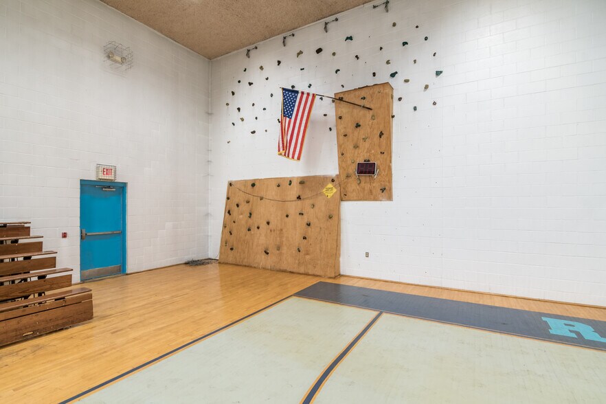 More Photos Of 154 S Mountain Rd, Northfield Schools For Sale