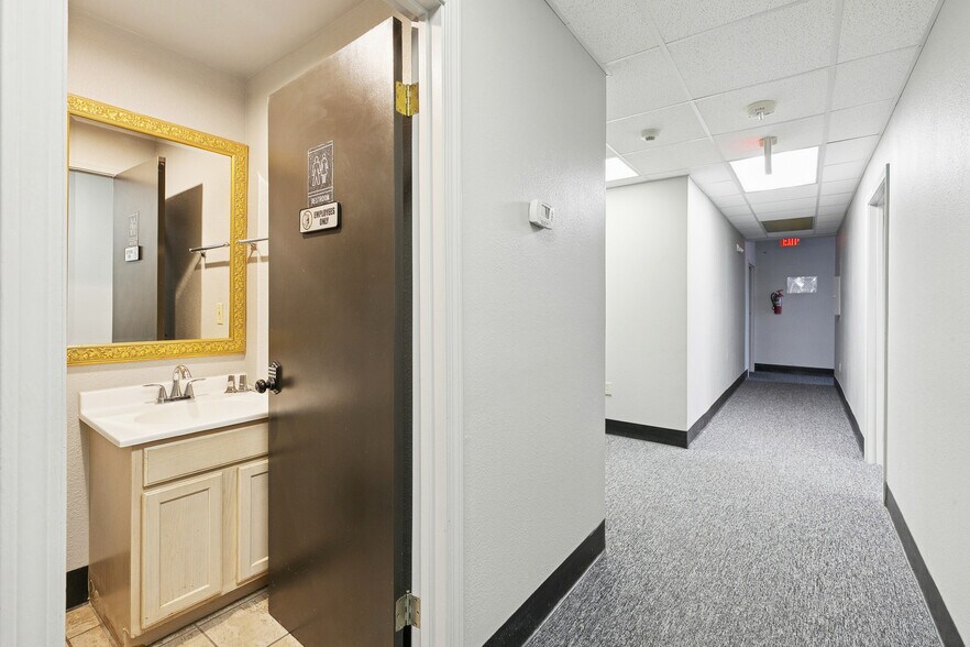 More Photos Of 1841 Enterprise Dr, Harvey Service For Lease