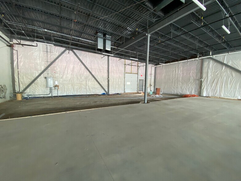 More Photos Of 2574 W Shore Rd, Warwick General Retail For Lease