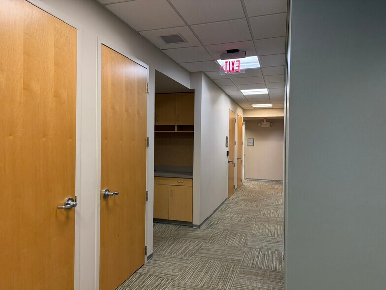 More Photos Of 909 E Republic Rd, Springfield Office For Sale
