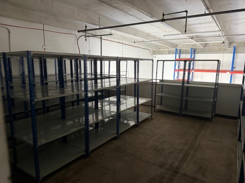 More Photos Of 2740-2764 NW 112th Ave, Doral Warehouse For Lease