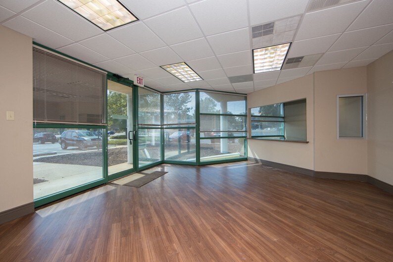 More Photos Of 1807 Huguenot Rd, Midlothian Medical For Lease